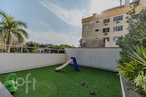 Image 33 - 882686