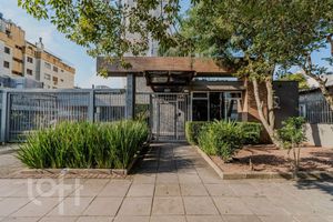 Image 37 - 882686