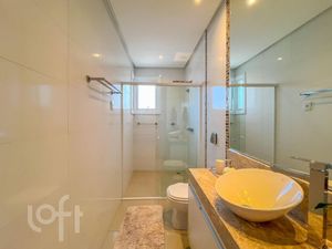 Image 8 - 882687