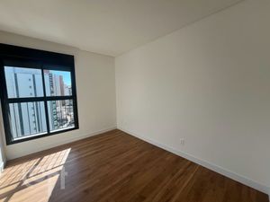 Image 11 - 882696