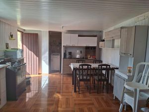 Image 15 - 882699