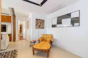 Image 9 - 882703