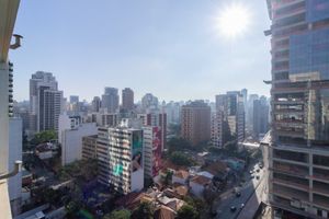 Image 2 - 882703