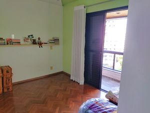 Image 13 - 882710