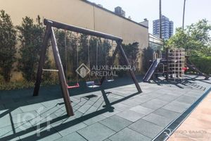 Image 32 - 882714
