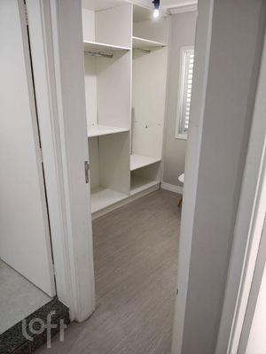 Image 17 - 882715