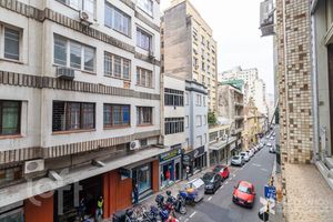 Image 19 - 882716