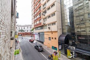 Image 18 - 882716
