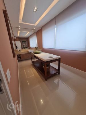 Image 17 - 882718