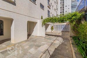 Image 25 - 882729