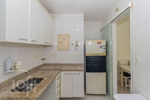 Image 16 - 882729