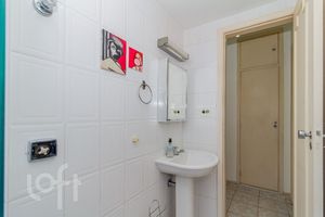 Image 11 - 882729