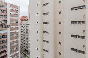 Image 12 - 882736