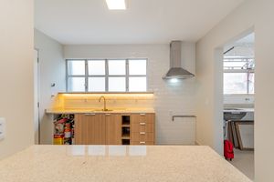 Image 27 - 882736