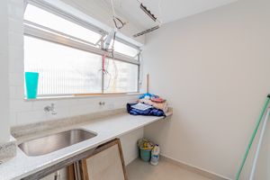 Image 30 - 882736