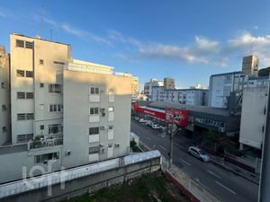 Image 17 - 882738