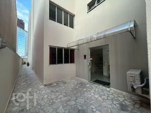 Image 20 - 882738