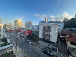 Image 6 - 882738