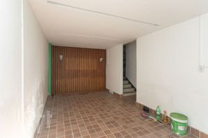 Image 33 - 882741