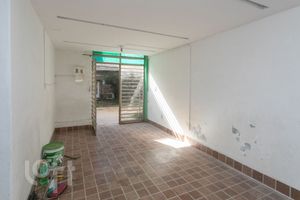 Image 30 - 882741