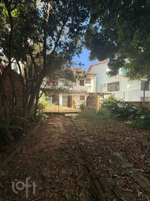 Image 10 - 882741