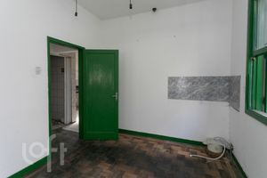 Image 16 - 882741