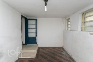 Image 17 - 882741