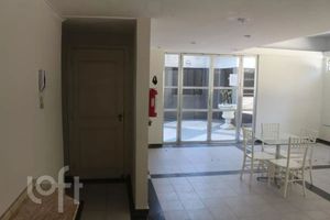 Image 31 - 882742
