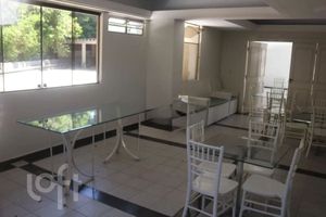 Image 19 - 882742