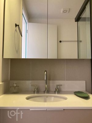 Image 8 - 882743