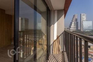 Image 11 - 882743