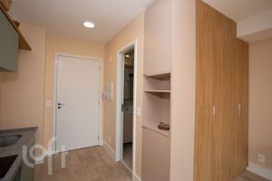 Image 4 - 882743