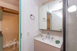 Image 9 - 882743
