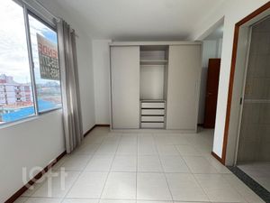 Image 11 - 882744