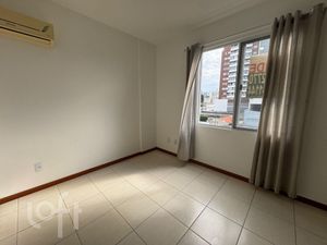 Image 17 - 882744