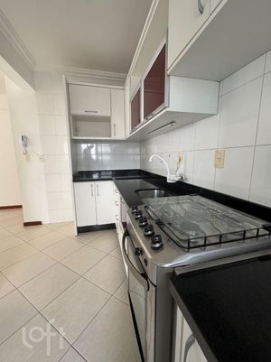 Image 8 - 882744