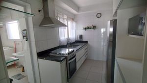 Image 10 - 882745