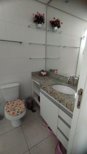 Image 13 - 882745