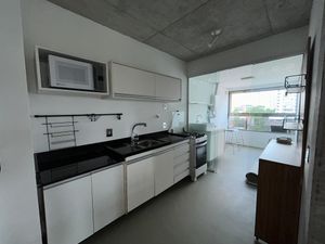 Image 18 - 882747