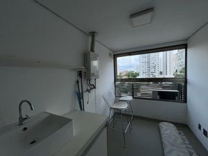 Image 14 - 882747