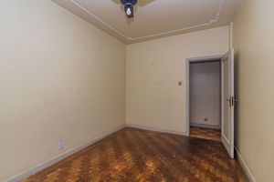 Image 15 - 882748