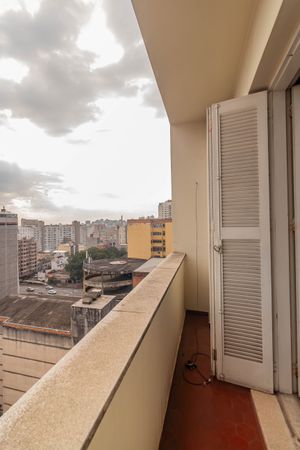 Image 29 - 882748