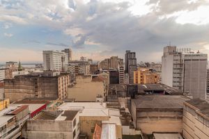 Image 31 - 882748