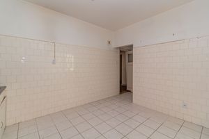Image 33 - 882748