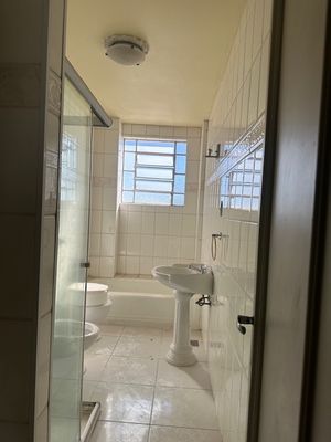 Image 6 - 882748