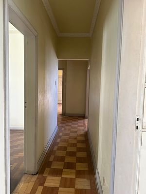 Image 10 - 882748