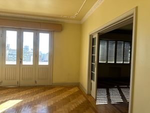 Image 13 - 882748