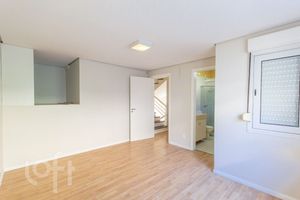 Image 17 - 882749