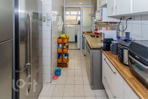 Image 19 - 882751
