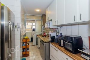 Image 18 - 882751